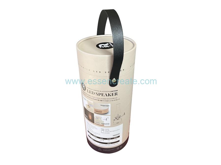 Tubo de papel com alça de couro